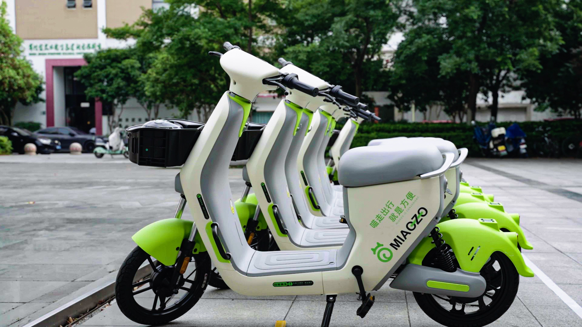 正確停放的共享電單車(chē) 正確停放的共享電單車(chē)