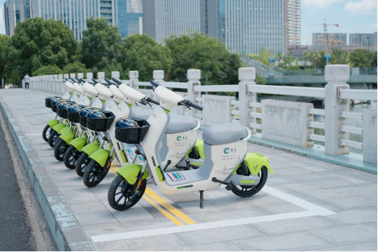 共享電單車需正確停放 共享電單車需正確停放